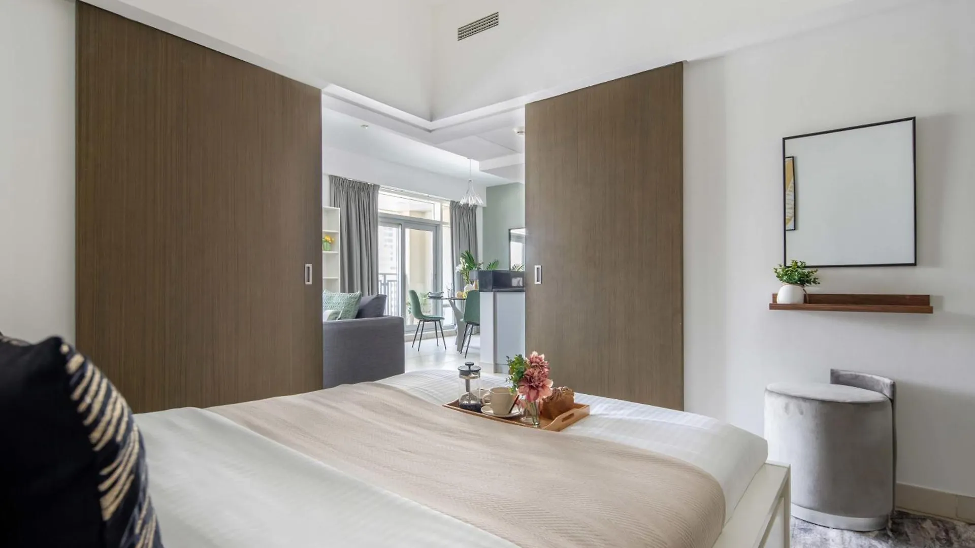 Frank Porter - The Lofts Central Tower Dubai Appartamento