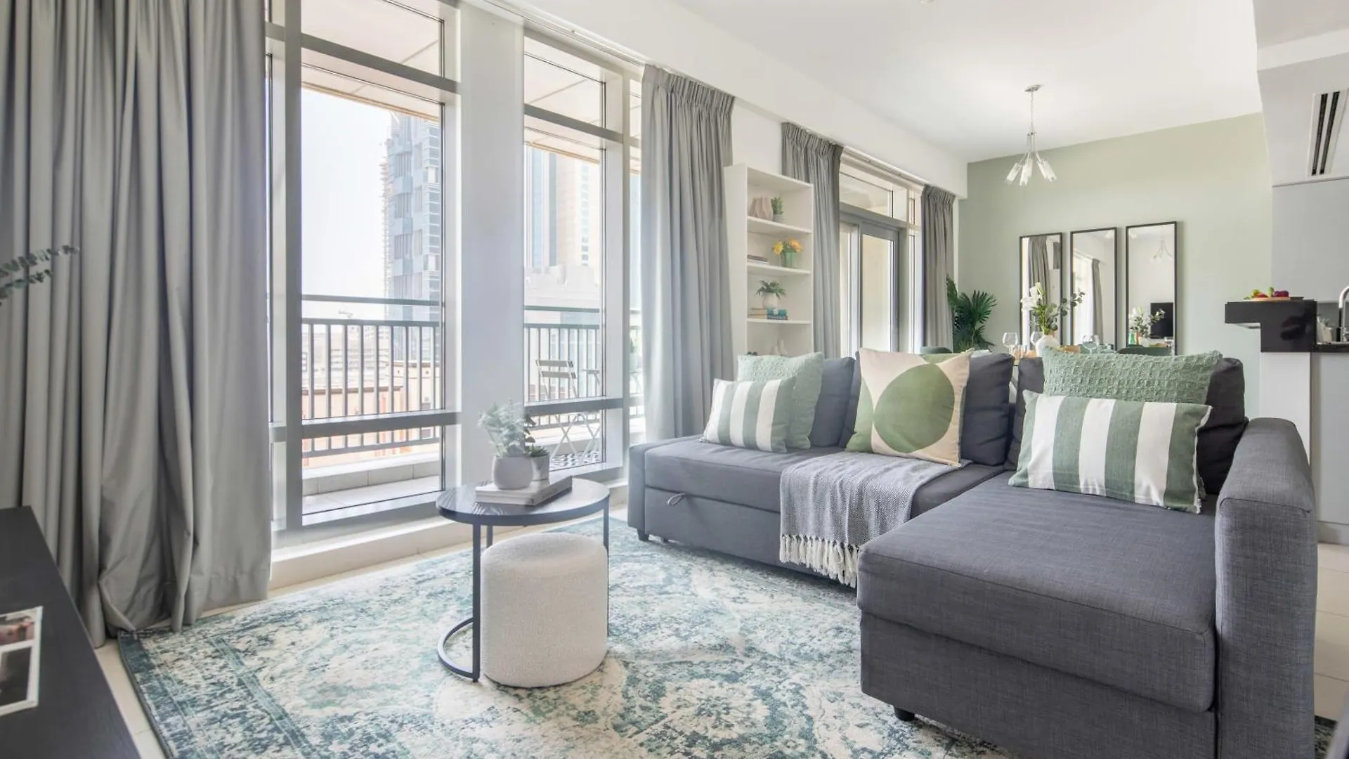Frank Porter - The Lofts Central Tower Dubai